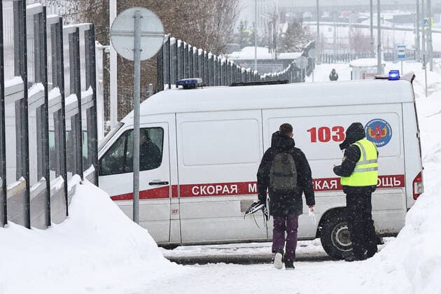 MOSCOW, RUSSIA - JANUARY 29, 2022: An ambulance vehicle enters the Novomoskovsky medical center for COVID-19 patients. Moscow registered 26,488 new cases of the novel coronavirus on January 29. Mikhail Tereshchenko TASS  TS120934