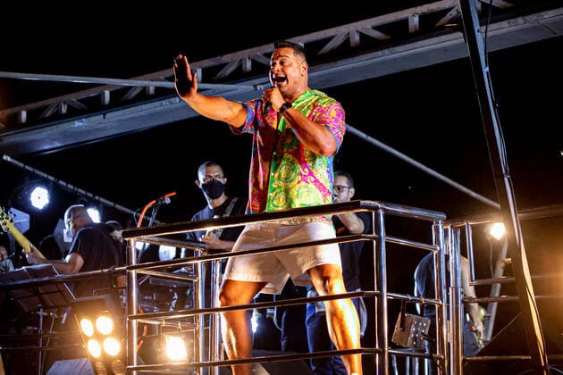 January 29, 2022, Florianopolis, Santa Catarina: Brazilian singer Xanddy, from the band Harmonia do Samba, cheers up the audience during a show at Folia no Park, a super micareta with the right to electric trio, abada and the best attractions of the Axe musical rhythm in the trendy summer of Jurere Internacional, in Florianopolis on Friday (29).  Copyright: xLecoxVianax