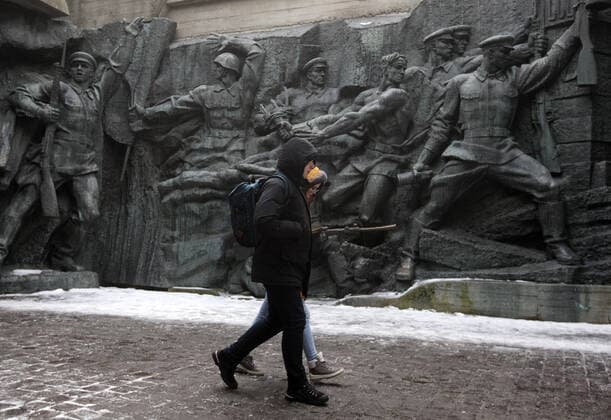 Daily Life In Ukraine Amid Russia Border Tensions People walk in the National Museum of the History of Ukraine in the Second World War in the capital Kyiv, Ukraine on 29 January 2022. Russia has deployed about 130,000 troops to the borders of Ukraine taking into account the naval and aviation component, the Ukrainian defense minister said. Kyiv Ukraine  Copyright: xSTRx originalFilename: sindeyev-notitle220129_npqWl.jpg