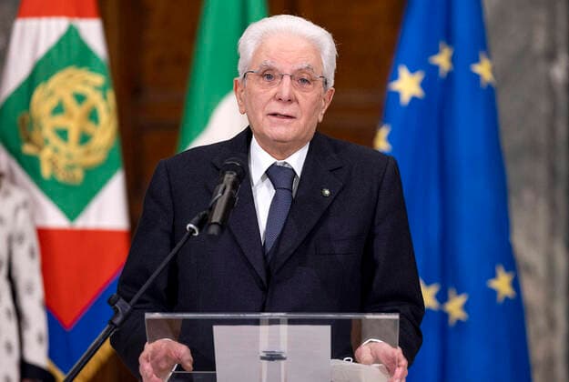 Bilder des Jahres 2022, News 01 Januar News Themen der Woche KW04 January 29, 2022, ROME: Re-elected Italian President, Sergio Mattarella, talks on the occasion of the communication of the outcome of the vote for his election of the President of the Republic at the Quirinale Palace in Rome, Italy, 29 January 2022. Sergio Mattarella was re-elected on the eighth ballot of MPs, Senators and regional representatives after seven inconclusive votes forced political parties to beg the outgoing head of state to rethink his retirement plans. The vote counters signalled to the 1,009 grand electors that the 80-year-old leftwing Christian, former minister and ex-Constitutional justice had reached the magic 505 vote mark, sparking a loud round of applause that lasted over four minutes. Mattarella got 759 votes out of  - ZUMAa110 20220129_zaf_a110_031 Copyright: xQuirinalexPalacexPressxOffice Pax
