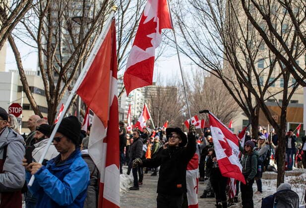 January 29, 2022, EDMONTON, AB, CANADA: People gather in support of the trucker convoy protesting measures taken by authorities to curb the spread of COVID-19 and vaccine mandates at the Alberta Legislature in Edmonton on Saturday, January 29, 2022. EDMONTON CANADA  - ZUMAc35_ 20220129_zaf_c35_103 Copyright: xJasonxFransonx