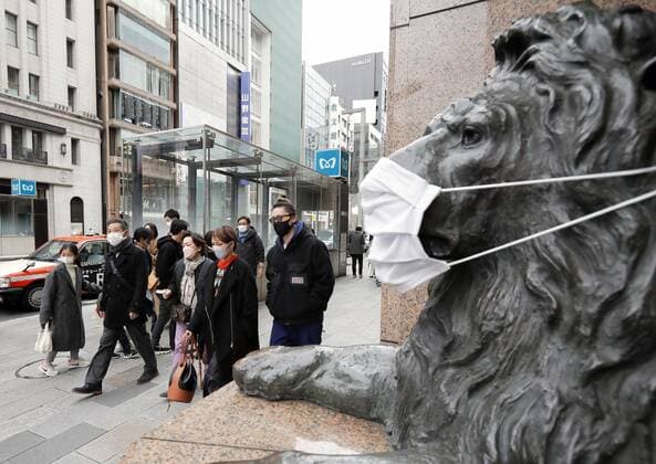 COVID-19 remains rampant in Japan People wearing face masks walk in Tokyo s Ginza area on Jan. 30, 2022, amid the unabated spread of COVID-19.  A14AA0001215525P