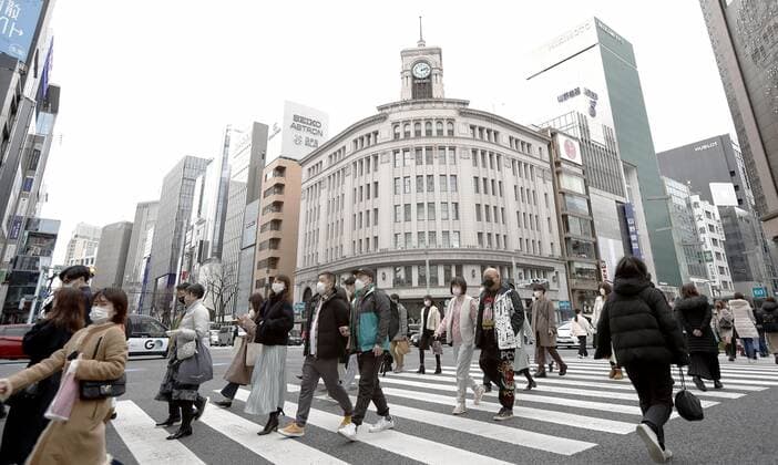 COVID-19 remains rampant in Japan People wearing face masks walk in Tokyo s Ginza area on Jan. 30, 2022, amid the unabated spread of COVID-19.  A14AA0001215527P