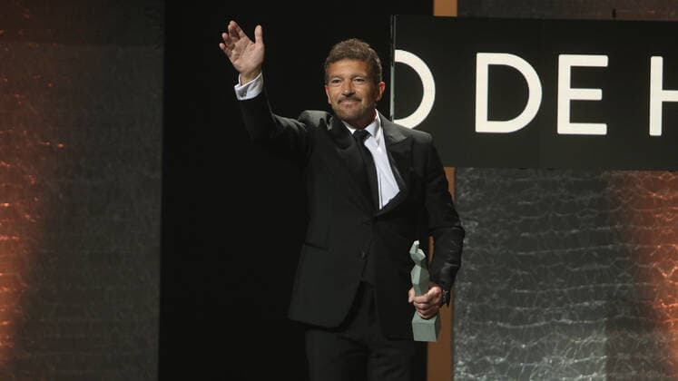 January 31, 2022: January 30, 2022 (malaga)The Malaga-born actor Antonio Banderas has received the Carmen de Honor Award in the first edition of these awards of the Andalusian Film Academy, the gala held at the Cervantes Theatre in Malaga. - ZUMAc161 20220131_zap_c161_006 Copyright: xLorenzoxCarnerox