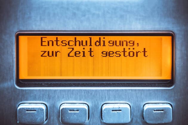 Schriftzug Entschuldigung, zur Zeit gestÃ¶rt in dem Display eines Ã¶ffentlichen Telefonapparates ** NUR FUER REDAKTIONELLE ZWECKE ** EDITORIAL USE ONLY **