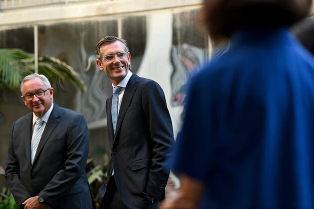 DOMINIC PERROTTET COVID19 PRESSER, NSW Health Minister Brad Hazzard (left) and NSW Premier Dominic Perrottet are seen a during a press conference in Sydney, Tuesday, February 1, 2022. ( NO ARCHIVING, EDITORIAL USE ONLY, NO USE IN BOOKS WITHOUT CONSENT SYDNEY NSW AUSTRALIA  Copyright: xBIANCAxDExMARCHIx 20220201001618892937