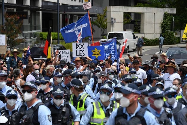 COVID19 VACCINATION PROTEST CANBERRA, Protesters and police are seen during an anti-vaccination rally outside the National Press Club of Australia where Prime Minister Scott Morrison spoke in Canberra, Tuesday, February 1, 2022. ( NO ARCHIVING, EDITORIAL USE ONLY, NO USE IN BOOKS WITHOUT CONSENT CANBERRA ACT AUSTRALIA  Copyright: xMICKxTSIKASx 20220201001618956101