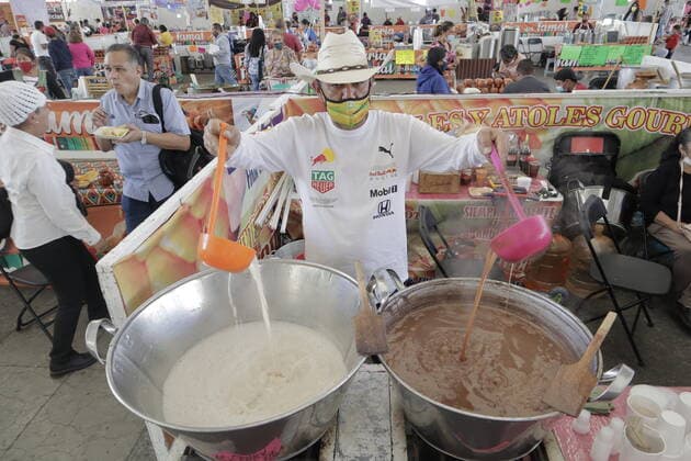 Tamale Fair On The Occasion Of The Candlemas Day In Mexico City Atole is sold during the Tamale Fair in the Iztapalapa municipality in Mexico City, on the occasion of Candlemas Day, which celebrates the period that ends the cycle of Christmas festivities within the Catholic Church. The tamale, of pre-Hispanic origin, was used as an important part of the offerings to the gods of the Aztec pantheon. It is worth mentioning that the 2nd of February corresponded to the beginning of the first day of the first month of the Mexica calendar called Atlcahualo or Quauitleoa. Mexico City Mexico City Mexico  Copyright: xGerardoxVieyrax originalFilename: vieyra-notitle220131_npPLk.jpg