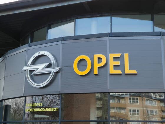 Logo, Schriftzug des Automobilhersteller OPEL , gehört zum PSA Stellantis Konzern