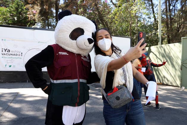 Sputnik V Booster Vaccination Campaign MEXICO CITY, MEXICO - FEBRUARY 1, 2022: A woman takes a selfie after receive the booster dose of Sputnik V vaccine inside Campo Marte during the vaccination campaign to prevent infections of Covid-19 variants. On February 1, 2022 in Mexico City; Mexico. (Photo by Luis Barron Eyepix Group) Copyright: xLuisxBarronx xEyepixxGroupx EYEPIXGROUP_LB_01022022_55231