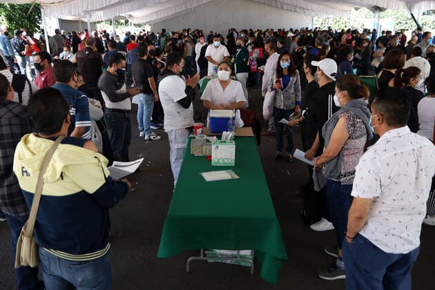 Sputnik V Booster Vaccination Campaign MEXICO CITY, MEXICO - FEBRUARY 1, 2022: People attend at the facilities of Campo Marte to receive the booster dose of Sputnik V vaccine to prevent infections of Covid-19 variants. On February 1, 2022 in Mexico City; Mexico. (Photo by Luis Barron Eyepix Group) Copyright: xLuisxBarronx xEyepixxGroupx EYEPIXGROUP_LB_01022022_55215