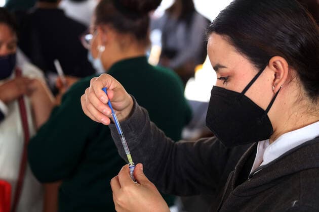 Sputnik V Booster Vaccination Campaign MEXICO CITY, MEXICO - FEBRUARY 1, 2022: A nurse prepares the booster dose of Sputnik V vaccine inside Campo Marte during the vaccination campaign to prevent infections of Covid-19 variants. On February 1, 2022 in Mexico City; Mexico. (Photo by Luis Barron Eyepix Group) Copyright: xLuisxBarronx xEyepixxGroupx EYEPIXGROUP_LB_01022022_55219