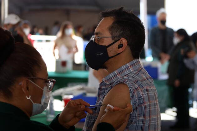 Sputnik V Booster Vaccination Campaign MEXICO CITY, MEXICO - FEBRUARY 1, 2022: A person receives the booster dose of Sputnik V vaccine inside Campo Marte during the vaccination campaign to prevent infections of Covid-19 variants. On February 1, 2022 in Mexico City; Mexico. (Photo by Luis Barron Eyepix Group) Copyright: xLuisxBarronx xEyepixxGroupx EYEPIXGROUP_LB_01022022_55220