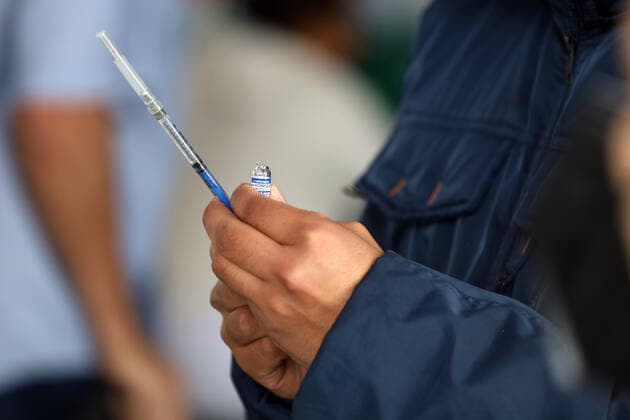 Sputnik V Booster Vaccination Campaign MEXICO CITY, MEXICO - FEBRUARY 1, 2022: A nurse prepares the booster dose of Sputnik V vaccine inside Campo Marte during the vaccination campaign to prevent infections of Covid-19 variants. On February 1, 2022 in Mexico City; Mexico. (Photo by Luis Barron Eyepix Group) Copyright: xLuisxBarronx xEyepixxGroupx EYEPIXGROUP_LB_01022022_55222