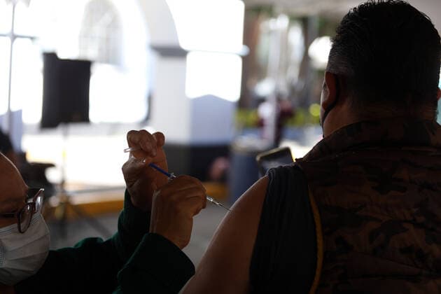 Sputnik V Booster Vaccination Campaign MEXICO CITY, MEXICO - FEBRUARY 1, 2022: A person receives the booster dose of Sputnik V vaccine inside Campo Marte during the vaccination campaign to prevent infections of Covid-19 variants. On February 1, 2022 in Mexico City; Mexico. (Photo by Luis Barron Eyepix Group) Copyright: xLuisxBarronx xEyepixxGroupx EYEPIXGROUP_LB_01022022_55226