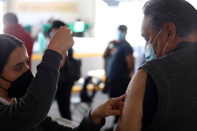 Sputnik V Booster Vaccination Campaign MEXICO CITY, MEXICO - FEBRUARY 1, 2022: A person receives the booster dose of Sputnik V vaccine inside Campo Marte during the vaccination campaign to prevent infections of Covid-19 variants. On February 1, 2022 in Mexico City; Mexico. (Photo by Luis Barron Eyepix Group) Copyright: xLuisxBarronx xEyepixxGroupx EYEPIXGROUP_LB_01022022_55227