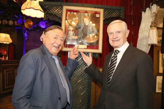 02.02.2022, Marchfelderhof Deutsch-Wagram, ERSTER GEDENKTAG an GERHARD BOCEK, Verleihung der Gerhard Bocek Gedenkmedaille im Bild: Richard Lugner, Thomas Schäfer-Elmayer, ERSTER GEDENKTAG an GERHARD BOCEK
