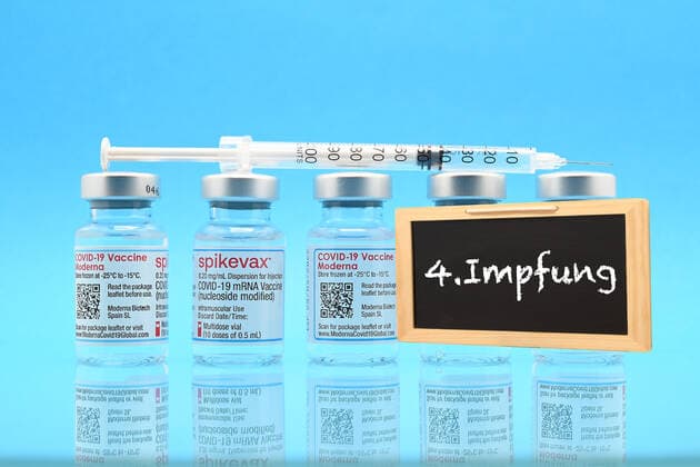 Stock and symbol images I 03 02 2022 topic booster vaccination, booster, further booster vaccination, booster, 4 vaccination, 2 booster vaccination, second booster vaccination, double booster Hamburg Neugraben Hamburg Germany Copyright: xLobeca FelixxSchlikisx