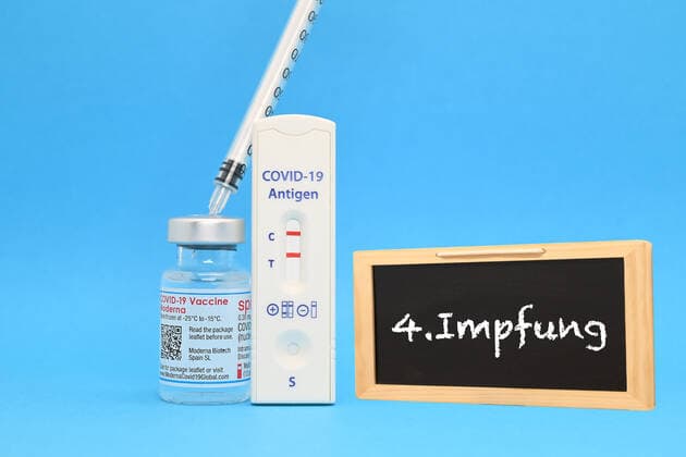Stock and symbol images I 03 02 2022 topic booster vaccination, booster, further booster vaccination, booster, 4 vaccination, 2 booster vaccination, second booster vaccination, double booster Hamburg Neugraben Hamburg Germany Copyright: xLobeca FelixxSchlikisx