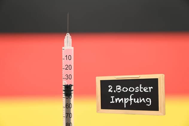 Stock and symbol images I 03 02 2022 topic booster vaccination, booster, further booster vaccination, booster, 4 vaccination, 2 booster vaccination, second booster vaccination, double booster Hamburg Neugraben Hamburg Germany Copyright: xLobeca FelixxSchlikisx