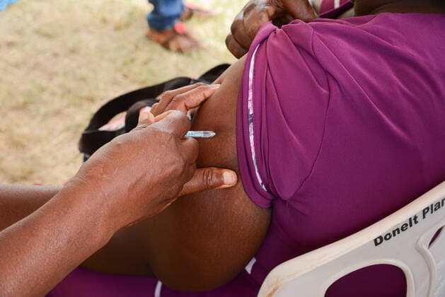 February 3, 2022, Nairobi, Kenya: A healthcare worker administers Janssen COVID-19 vaccine to a resident of Dagoretti in Nairobi during the launch of mass vaccination countrywide by health minister Mutahi Kagwe. Nairobi Kenya - ZUMAs197 20220203_zaa_s197_141 Copyright: xJohnxOchiengx