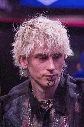 February 3, 2022, Los Angeles, California, USA: Musician Machine Gun Kelly attends NBA game of the Los Angeles Clippers versus the Los Angeles Lakers on Thursday February 3, 2022 at Crypto.com Arena in Los Angeles, California. Clippers defeat Lakers, 111-110. ARIANA RUIZ PI Los Angeles USA - ZUMAp124 1009535567st Copyright: xArianaxRuizx