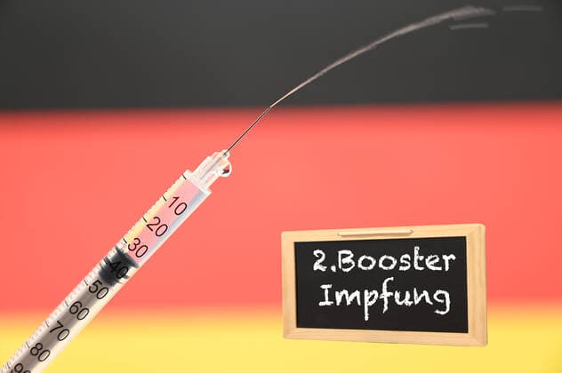 Stock and symbol images I 03 02 2022 topic booster vaccination, booster, further booster vaccination, booster, 4 vaccination, 2 booster vaccination, second booster vaccination, double booster Hamburg Neugraben Hamburg Germany Copyright: xLobeca FelixxSchlikisx