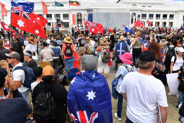 COVID19 VACCINATION PROTEST CANBERRA, Protesters with flags are seen during an anti-vaccination rally outside Old Parliament House in Canberra, Saturday, February 5, 2022. ( NO ARCHIVING, EDITORIAL USE ONLY, NO USE IN BOOKS WITHOUT CONSENT CANBERRA ACT AUSTRALIA  Copyright: xMICKxTSIKASx 20220205001620077706