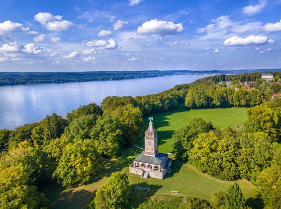 Bismarckturm am Starnberger See, Luftbild, Deutschland, Bayern, Oberbayern, Assenhausen bei Berg Bismark Tower at Starnberg Lake, aerial view, Germany, Bavaria, Oberbayern, Upper Bavaria, Assenhausen bei Berg BLWS661460 *** Bismarck Tower at Starnberg Lake, aerial view, Germany, Bavaria, Upper Bavaria, Assenhausen bei Berg Bismark Tower at Starnberg Lake, aerial view, Germany, Bavaria, Upper Bavaria, Assenhausen bei Berg BLWS661460 Copyright: xblickwinkel allOver TPHx