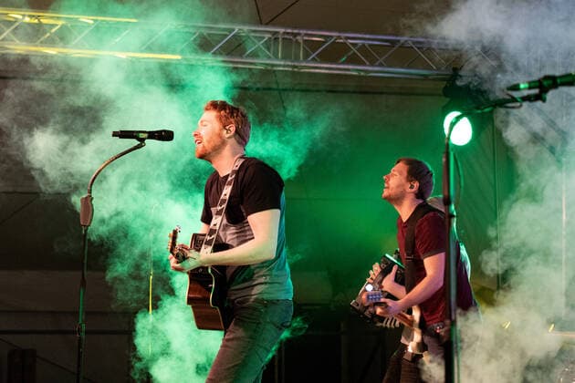 Entertainment Bilder des Tages Die Kölner Mundart Band Miljö beim Live Auftritt auf dem Karnevalskonzert von BonnLive am Westwerk in Bonn BonnLive ist eine Kooperation zwischen der fünfdrei Eventagentur und Rheinevents, 04.02.2022 Bonn Weststadt NRW Deutschland
