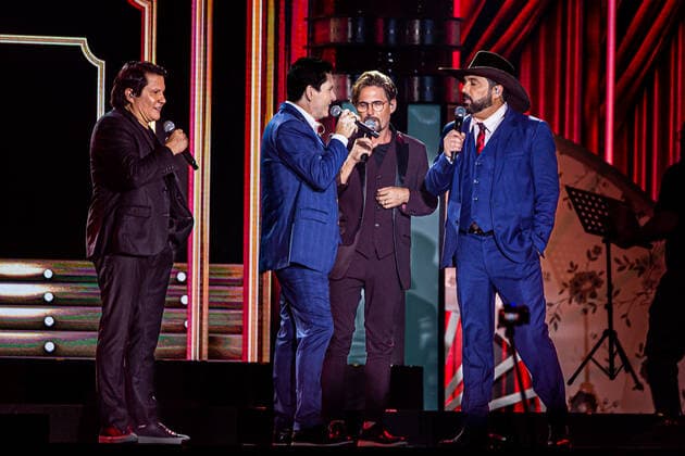 SÃO PAULO, SP - 05.02.2022: SHOW BOATE AZUL - The duos Edson &amp; Hudson and Gian &amp; Giovani, two of the most important in country music without joining in the show Boate Azul, with songs from their careers and country classics. During the presentation, recording was also made for the launch of an audiovisual. The show took place at Tom Brasil, south of São Paulo, capital, on the night of this Friday, February 4, 2022. x2166714x  VanxCampos