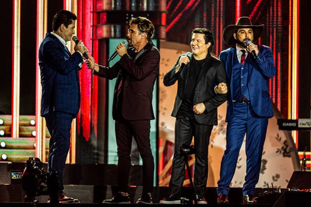 SÃO PAULO, SP - 05.02.2022: SHOW BOATE AZUL - The duos Edson &amp; Hudson and Gian &amp; Giovani, two of the most important of country music without uniting in the show Boate Azul, with songs from their careers and country classics. During the presentation, recording was also made for the launch of an audiovisual. The show took place at Tom Brasil, south of São Paulo, capital, on the night of this Friday, February 4, 2022. x2166721x  VanxCampos