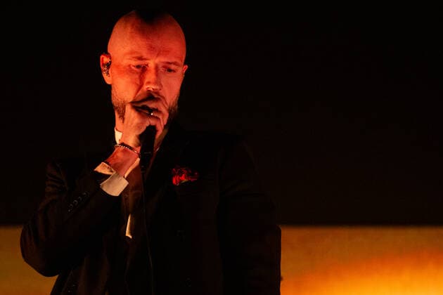 Madrugada live in Oslo, Norway Oslo, Norway. 04th, February 2022. The Norwegian rock band Madrugada performs a live concert at Oslo Spektrum in Oslo. Here singer and songwriter Sivert Hoyem is seen live on stage. Oslo Norway  Copyright: xGonzalesxPhoto Per-OttoxOppix
