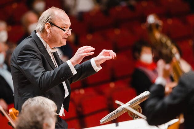 Zauber der Musik - Jan Willem de Vriend Jan Willem de Vriend, ehemaliger Chefdirigent des Residentie Orkest Den Haag, dirigiert das MDR-Sinfonieorchester beim Konzert Zauber der Musik im Congress Centrum Suhl. Suhl Thüringen DEUTSCHLAND