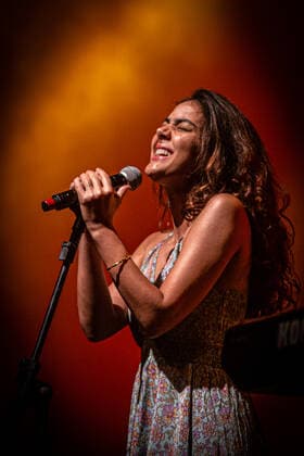 SÃO PAULO DE OLIVENÇA, AM - 05.02.2022: SHOW MPB4 E TOQUINHO - Camilla Faustino. The MPB4 musical ensemble performs alongside Toquinho and Camila Faiustino with songs by Chico Buarque, Vinicius de Moraes, among others. The presentation took place on the night of this Saturday, February 5, 2022, at Tom Brasil, in São Paulo. x2167117x  VanxCampos