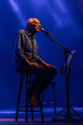 SÃO PAULO DE OLIVENÇA, AM - 05.02.2022: SHOW MPB4 E TOQUINHO - Dalmo Medeiiros (MPB4). The MPB4 musical ensemble performs alongside Toquinho and Camila Faiustino with songs by Chico Buarque, Vinicius de Moraes, among others. The presentation took place on the night of this Saturday, February 5, 2022, at Tom Brasil, in São Paulo. x2167120x  VanxCampos