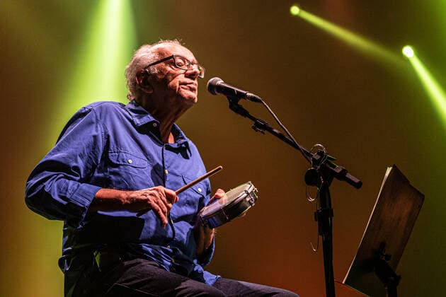 SÃO PAULO DE OLIVENÇA, AM - 05.02.2022: SHOW MPB4 E TOQUINHO - Dalmo Medeiiros (MPB4). The MPB4 musical ensemble performs alongside Toquinho and Camila Faiustino with songs by Chico Buarque, Vinicius de Moraes, among others. The presentation took place on the night of this Saturday, February 5, 2022, at Tom Brasil, in São Paulo. x2167121x  VanxCampos