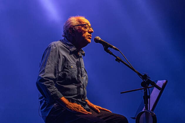 SÃO PAULO DE OLIVENÇA, AM - 05.02.2022: SHOW MPB4 E TOQUINHO - Dalmo Medeiiros (MPB4). The MPB4 musical ensemble performs alongside Toquinho and Camila Faiustino with songs by Chico Buarque, Vinicius de Moraes, among others. The presentation took place on the night of this Saturday, February 5, 2022, at Tom Brasil, in São Paulo. x2167123x  VanxCampos