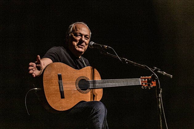 SÃO PAULO DE OLIVENÇA, AM - 05.02.2022: SHOW MPB4 E TOQUINHO - toquinho. The MPB4 musical ensemble performs alongside Toquinho and Camila Faiustino with songs by Chico Buarque, Vinicius de Moraes, among others. The presentation took place on the night of this Saturday, February 5, 2022, at Tom Brasil, in São Paulo. x2167126x  VanxCampos