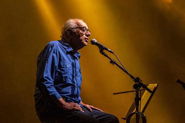 SÃO PAULO DE OLIVENÇA, AM - 05.02.2022: SHOW MPB4 E TOQUINHO - Dalmo Medeiiros (MPB4). The MPB4 musical ensemble performs alongside Toquinho and Camila Faiustino with songs by Chico Buarque, Vinicius de Moraes, among others. The presentation took place on the night of this Saturday, February 5, 2022, at Tom Brasil, in São Paulo. x2167129x  VanxCampos