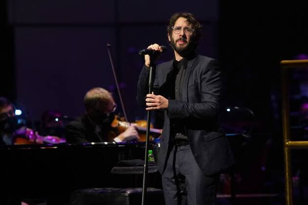 February 5, 2022, St. Petersburg, Florida, USA: Josh Groban performs with the Florida Orchestra at the Mahaffey Theater as part of their fundraiser gala on Saturday, Feb. 5, 2022 in St. Petersburg. St. Petersburg USA - ZUMAs70_ 20220205_zan_s70_012 Copyright: xLuisxSantanax