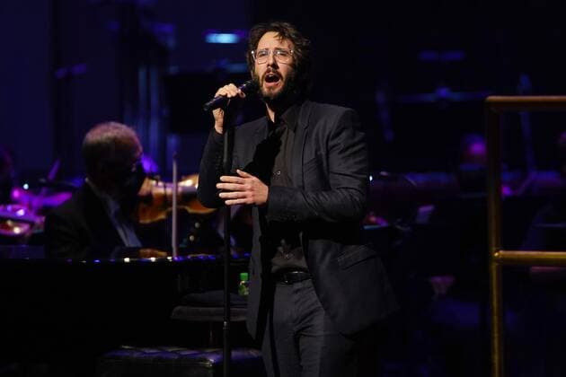 February 5, 2022, St. Petersburg, Florida, USA: Josh Groban performs with the Florida Orchestra at the Mahaffey Theater as part of their fundraiser gala on Saturday, Feb. 5, 2022 in St. Petersburg. St. Petersburg USA - ZUMAs70_ 20220205_zan_s70_013 Copyright: xLuisxSantanax