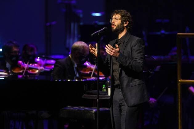 February 5, 2022, St. Petersburg, Florida, USA: Josh Groban performs with the Florida Orchestra at the Mahaffey Theater as part of their fundraiser gala on Saturday, Feb. 5, 2022 in St. Petersburg. St. Petersburg USA - ZUMAs70_ 20220205_zan_s70_014 Copyright: xLuisxSantanax