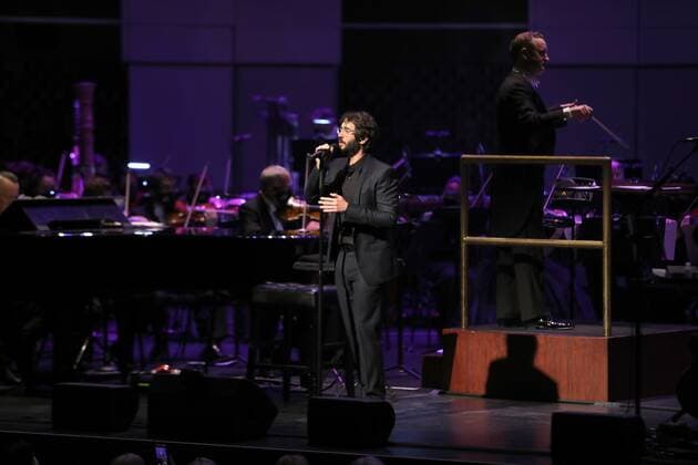 February 5, 2022, St. Petersburg, Florida, USA: Josh Groban performs with the Florida Orchestra at the Mahaffey Theater as part of their fundraiser gala on Saturday, Feb. 5, 2022 in St. Petersburg. St. Petersburg USA - ZUMAs70_ 20220205_zan_s70_016 Copyright: xLuisxSantanax