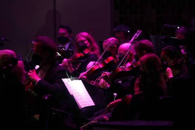 February 5, 2022, St. Petersburg, Florida, USA: Josh Groban performs with the Florida Orchestra at the Mahaffey Theater as part of their fundraiser gala on Saturday, Feb. 5, 2022 in St. Petersburg. St. Petersburg USA - ZUMAs70_ 20220205_zan_s70_018 Copyright: xLuisxSantanax