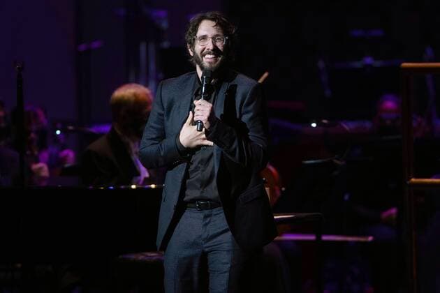 February 5, 2022, St. Petersburg, Florida, USA: Josh Groban performs with the Florida Orchestra at the Mahaffey Theater as part of their fundraiser gala on Saturday, Feb. 5, 2022 in St. Petersburg. St. Petersburg USA - ZUMAs70_ 20220205_zan_s70_019 Copyright: xLuisxSantanax