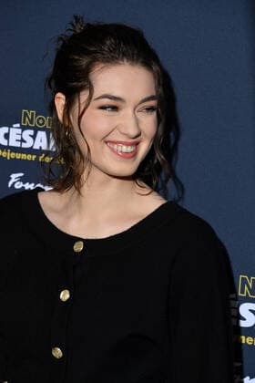 Frankreich, nationaler Filmpreis Cesar - Bekanntgabe der Nominierungen Anamaria Vartolomei - Dejeuner des nommes aux Cesar 2022 au Fouquet s a Paris CELEBRITES : Dejeuner des nommes aux Cesar 2022 au Fouquet s - Paris - 06 02 2022 LionelUrman Panoramic 