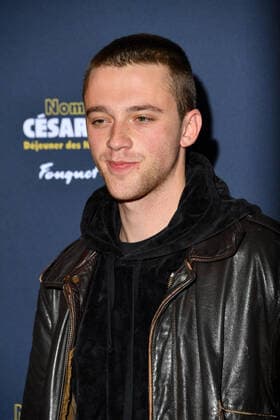 Frankreich, nationaler Filmpreis Cesar - Bekanntgabe der Nominierungen Benjamin Voisin - Dejeuner des nommes aux Cesar 2022 au Fouquet s a Paris CELEBRITES : Dejeuner des nommes aux Cesar 2022 au Fouquet s - Paris - 06 02 2022 LionelUrman Panoramic 