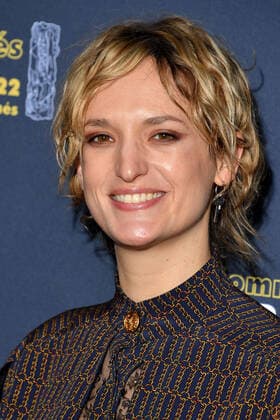 Agathe Rousselle - Dejeuner des nommes aux Cesar 2022 au Fouquet s a Paris CELEBRITES : Dejeuner des nommes aux Cesar 2022 au Fouquet s - Paris - 06 02 2022 LionelUrman Panoramic 