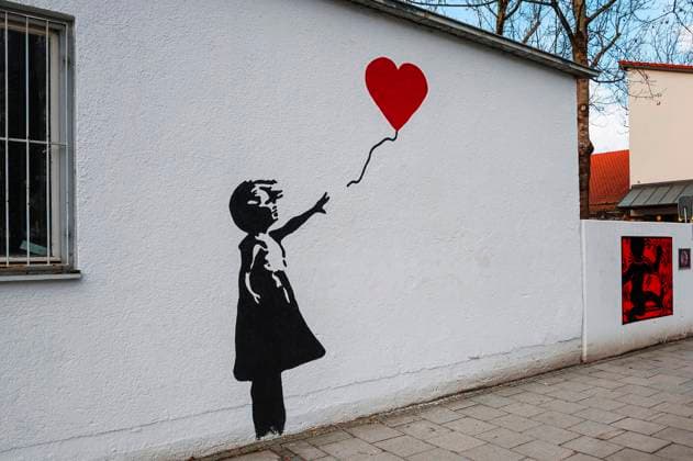  Wand mit Graffiti, Remake von berühmtem Bansky Werk, girl with balloon, München, Bayern, Deutschland, Europa Copyright: imageBROKER/ManfredxBail iblabc08145179.jpg